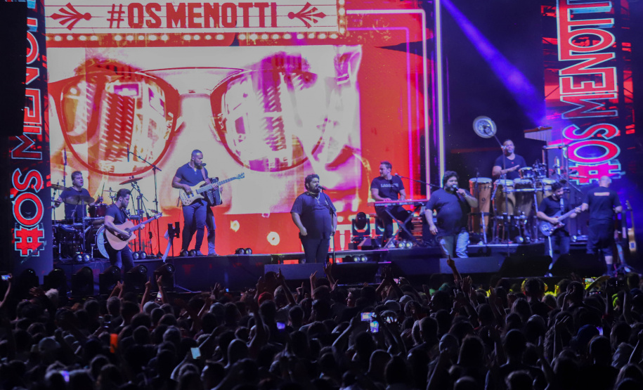 Show de Cesar Menoti e Fabiano em matinhos.Foto:Ari Dias/AEN