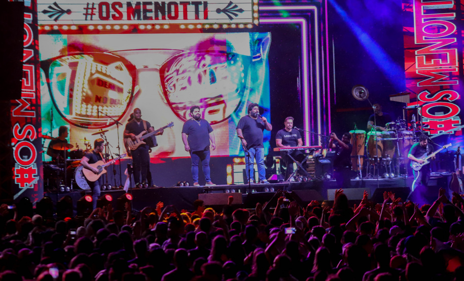 Show de Cesar Menoti e Fabiano em matinhos.Foto:Ari Dias/AEN