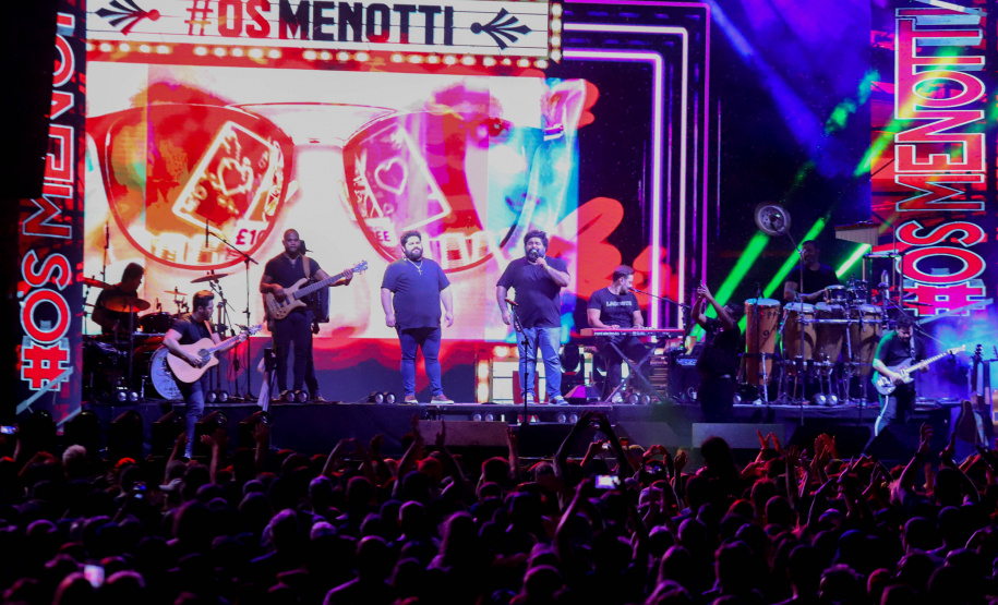 Show de Cesar Menoti e Fabiano em matinhos.Foto:Ari Dias/AEN