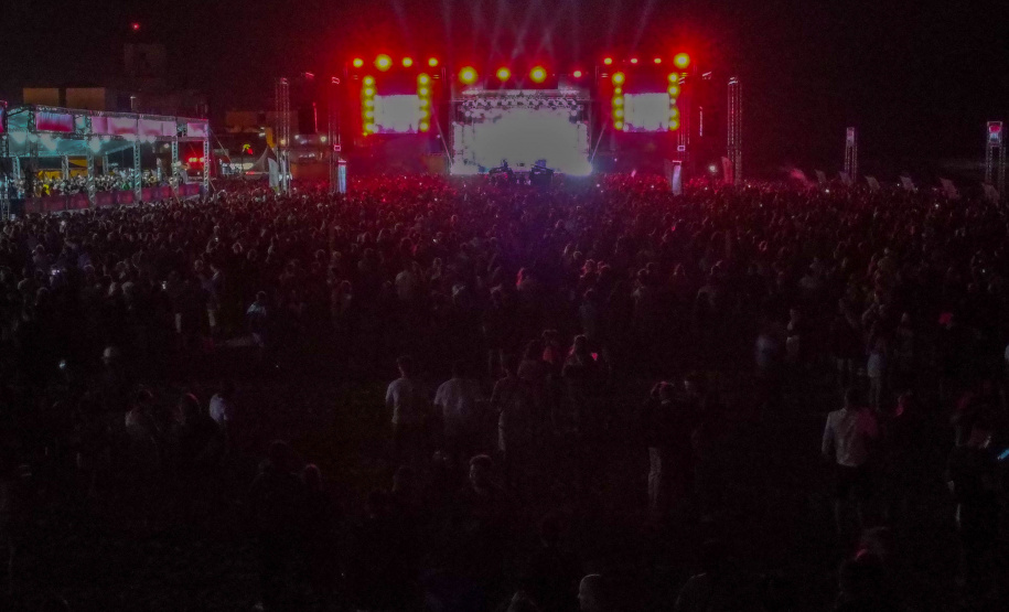 Show de Cesar Menoti e Fabiano em matinhos.Foto:Ari Dias/AEN