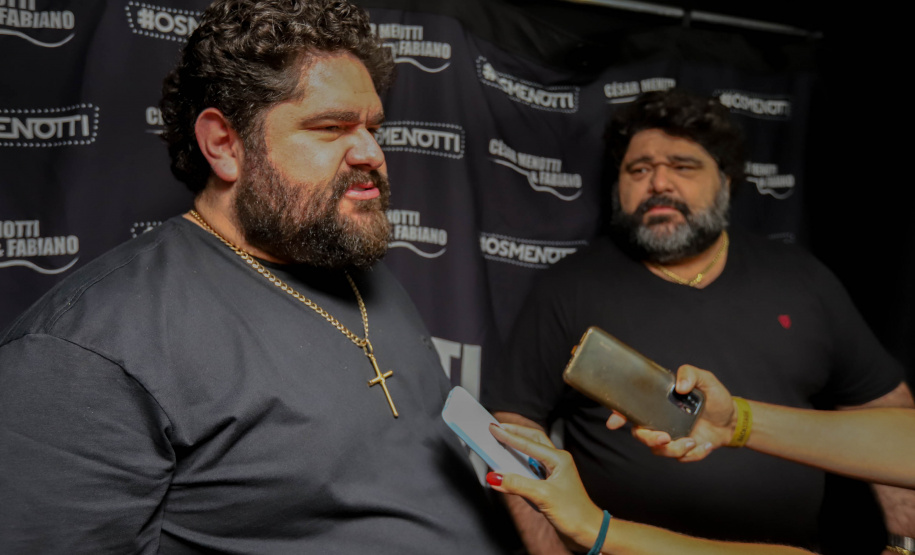 Show de Cesar Menoti e Fabiano em matinhos.Foto:Ari Dias/AEN