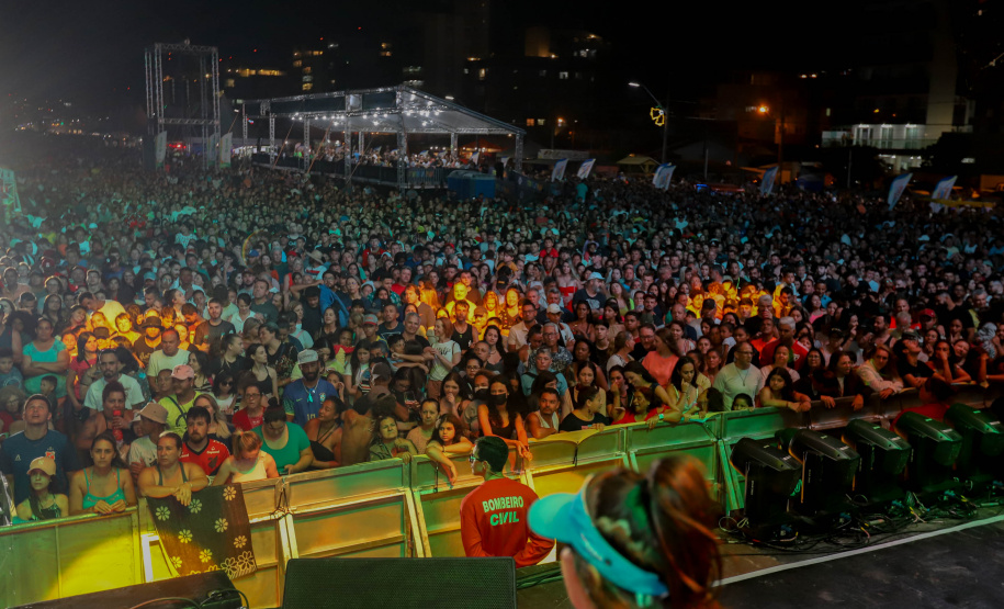 Show de Cesar Menoti e Fabiano em matinhos.Foto:Ari Dias/AEN