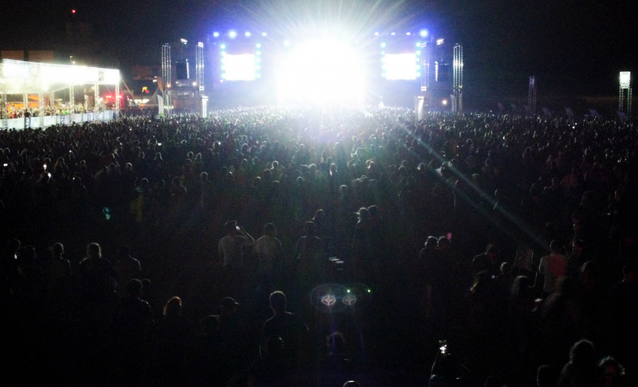 Show de Cesar Menoti e Fabiano em matinhos.Foto:Ari Dias/AEN