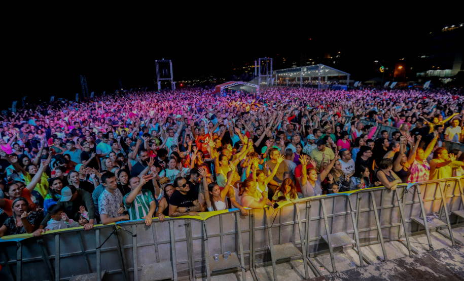 Show de Cesar Menoti e Fabiano em matinhos.Foto:Ari Dias/AEN