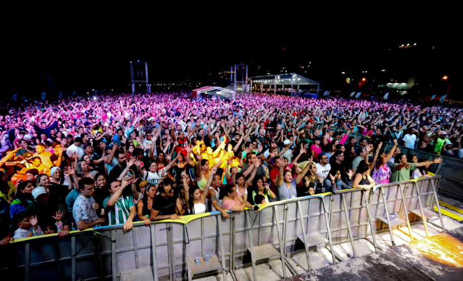 Show de Cesar Menoti e Fabiano em matinhos.Foto:Ari Dias/AEN