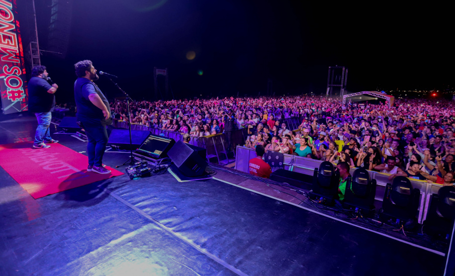 Show de Cesar Menoti e Fabiano em matinhos.Foto:Ari Dias/AEN