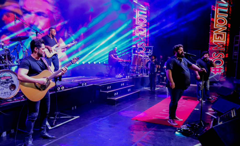 Show de Cesar Menoti e Fabiano em matinhos.Foto:Ari Dias/AEN