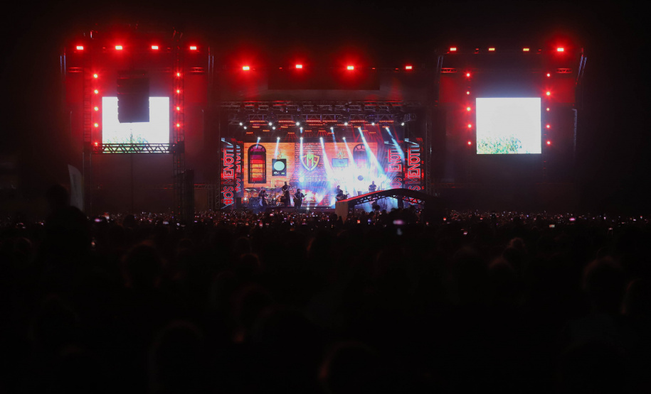 Show de Cesar Menoti e Fabiano em matinhos.Foto:Ari Dias/AEN