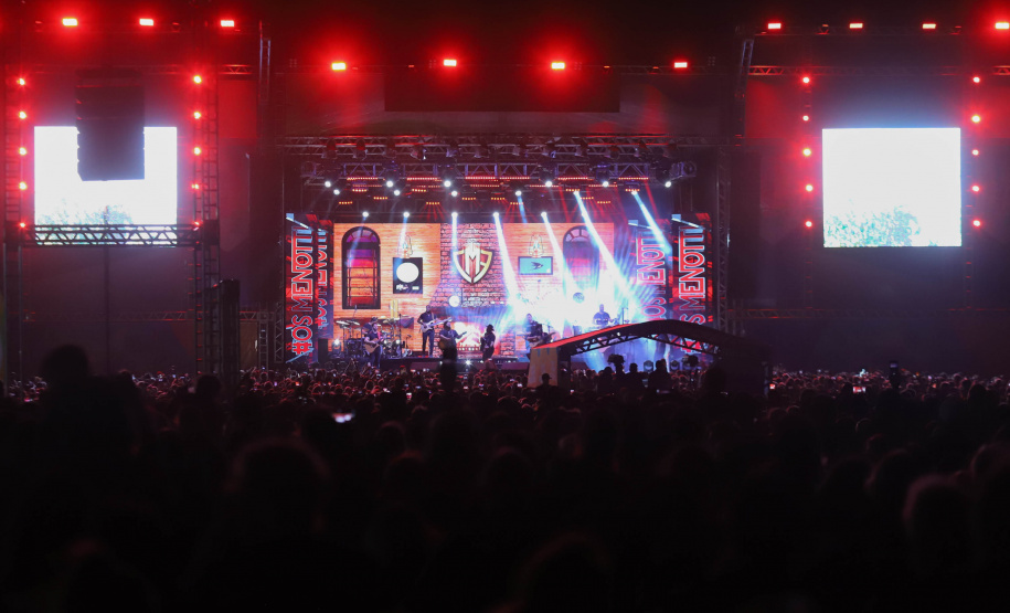 Show de Cesar Menoti e Fabiano em matinhos.Foto:Ari Dias/AEN