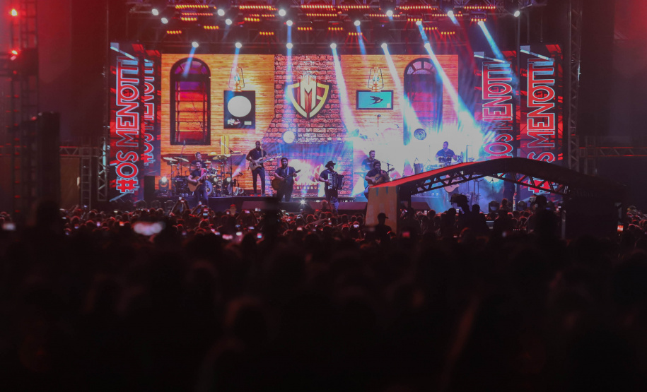 Show de Cesar Menoti e Fabiano em matinhos.Foto:Ari Dias/AEN