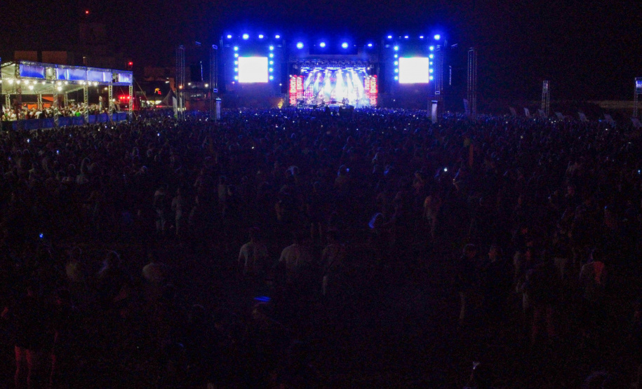 Show de Cesar Menoti e Fabiano em matinhos.Foto:Ari Dias/AEN