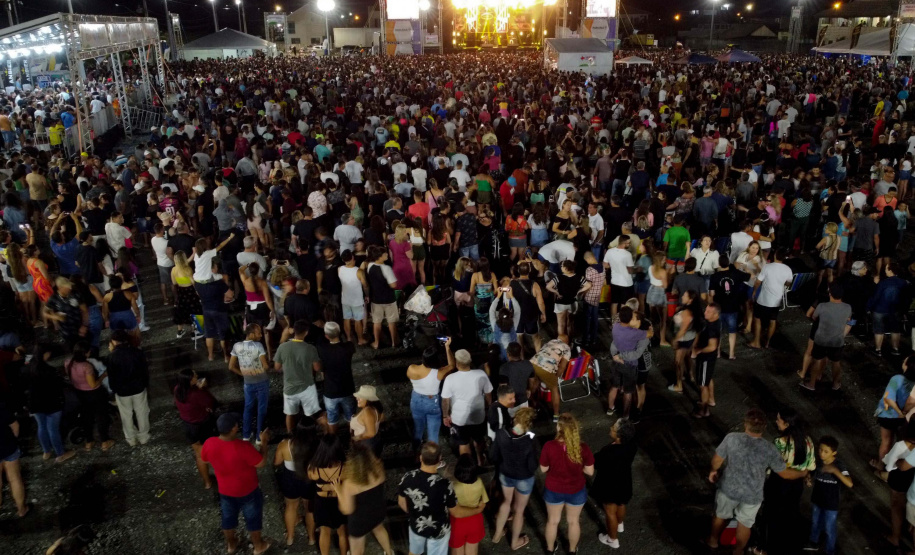 Shows no Litoral: sertanejo e forró embalam fim de semana em Matinhos e Pontal do Paraná