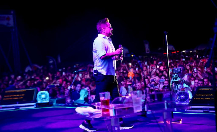 Praias de Matinhos e Pontal lotam durante shows de Leonardo e da dupla Bruno & Barretto