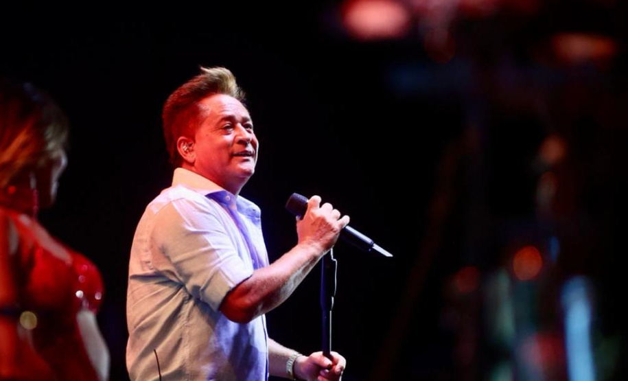 Praias de Matinhos e Pontal lotam durante shows de Leonardo e da dupla Bruno & Barretto