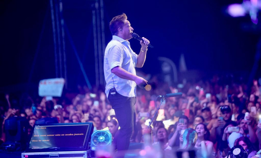 Praias de Matinhos e Pontal lotam durante shows de Leonardo e da dupla Bruno & Barretto