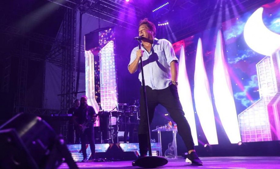 Praias de Matinhos e Pontal lotam durante shows de Leonardo e da dupla Bruno & Barretto