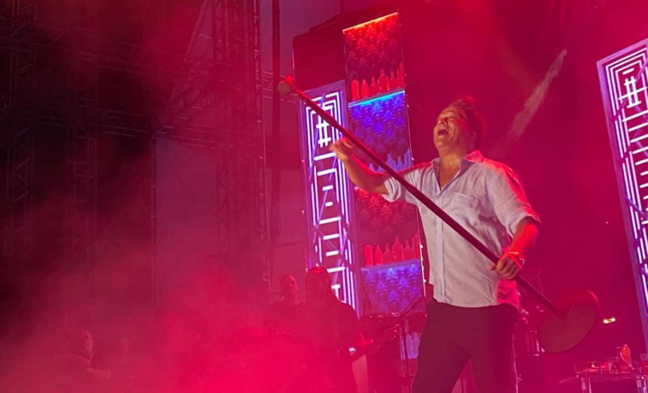 Praias de Matinhos e Pontal lotam durante shows de Leonardo e da dupla Bruno & Barretto