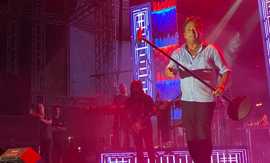 Praias de Matinhos e Pontal lotam durante shows de Leonardo e da dupla Bruno & Barretto