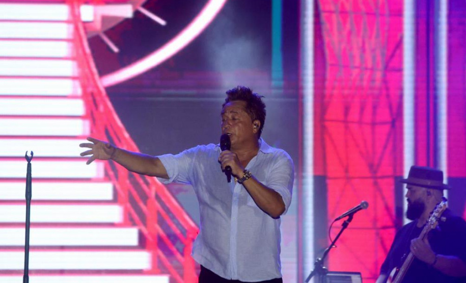 Praias de Matinhos e Pontal lotam durante shows de Leonardo e da dupla Bruno & Barretto