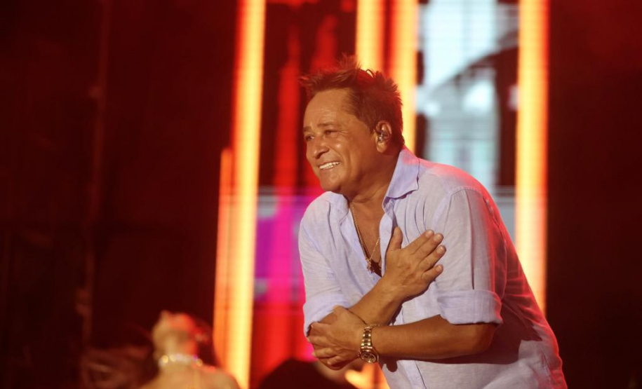 Praias de Matinhos e Pontal lotam durante shows de Leonardo e da dupla Bruno & Barretto