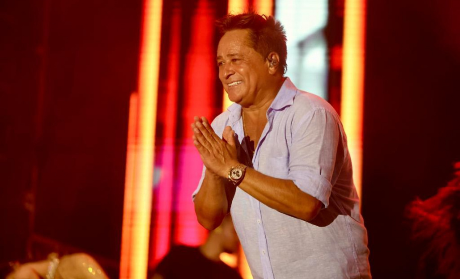 Praias de Matinhos e Pontal lotam durante shows de Leonardo e da dupla Bruno & Barretto