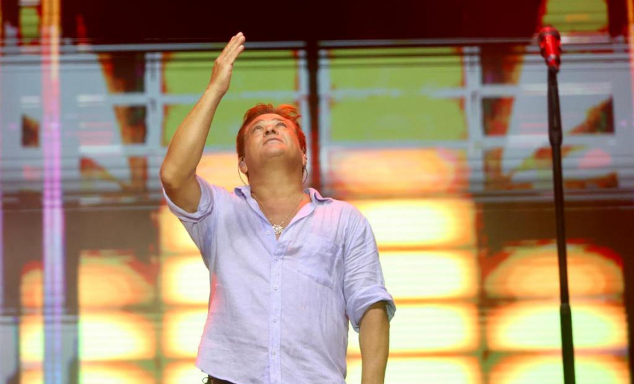 Praias de Matinhos e Pontal lotam durante shows de Leonardo e da dupla Bruno & Barretto