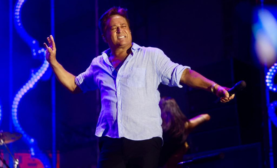 Praias de Matinhos e Pontal lotam durante shows de Leonardo e da dupla Bruno & Barretto