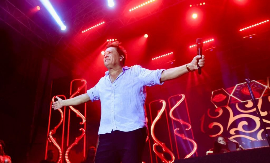 Praias de Matinhos e Pontal lotam durante shows de Leonardo e da dupla Bruno & Barretto