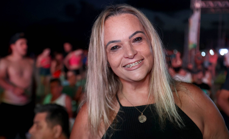 Praias de Matinhos e Pontal lotam durante shows de Leonardo e da dupla Bruno & Barretto