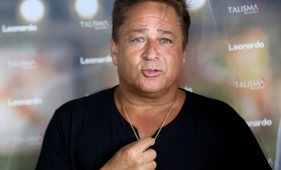 Praias de Matinhos e Pontal lotam durante shows de Leonardo e da dupla Bruno & Barretto