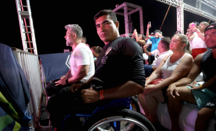 Praias de Matinhos e Pontal lotam durante shows de Leonardo e da dupla Bruno & Barretto