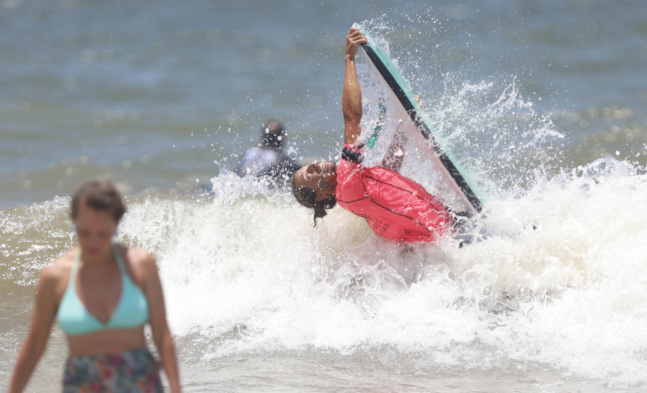 1ª etapa do Circuito Paranaense de Bodyboarding movimentou as areias de Guaratuba no fim de semana