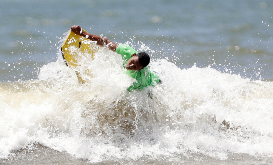 1ª etapa do Circuito Paranaense de Bodyboarding movimentou as areias de Guaratuba no fim de semana