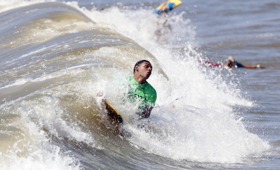 1ª etapa do Circuito Paranaense de Bodyboarding movimentou as areias de Guaratuba no fim de semana