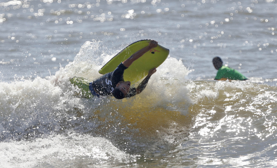 1ª etapa do Circuito Paranaense de Bodyboarding movimentou as areias de Guaratuba no fim de semana