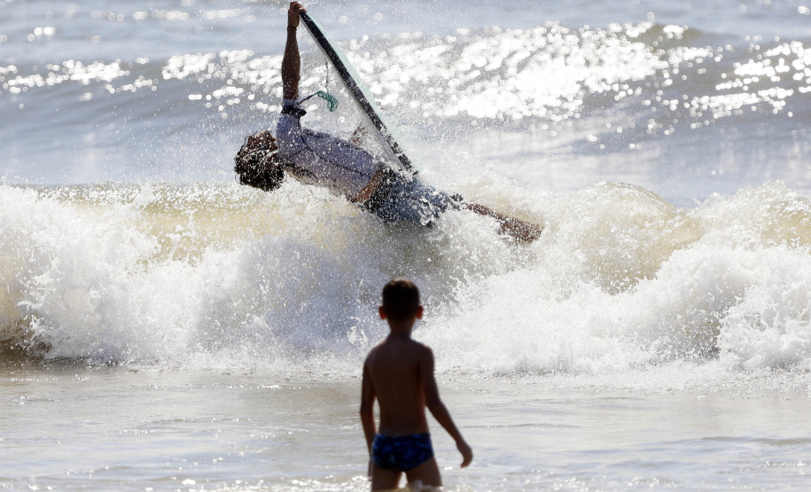 1ª etapa do Circuito Paranaense de Bodyboarding movimentou as areias de Guaratuba no fim de semana