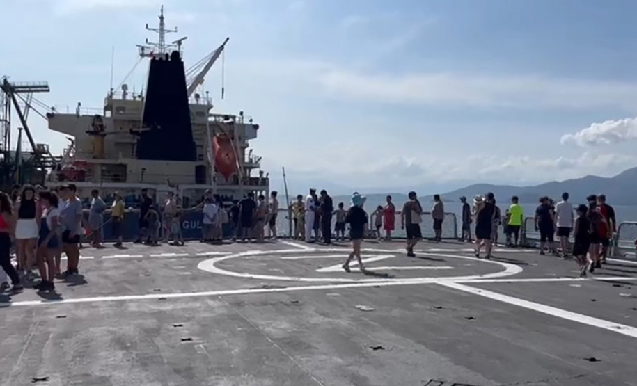 Mais de 3,5 mil pessoas visitam embarcações da Marinha no Porto de Paranaguá