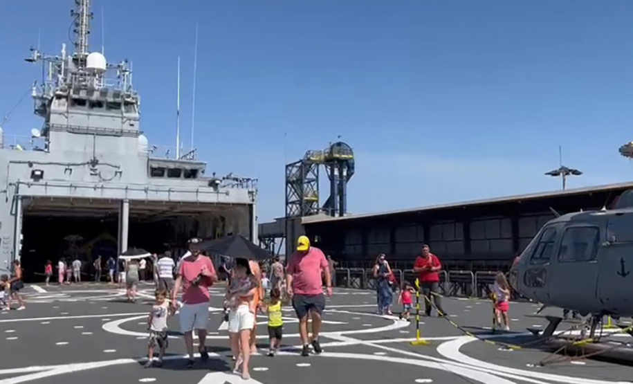 Mais de 3,5 mil pessoas visitam embarcações da Marinha no Porto de Paranaguá