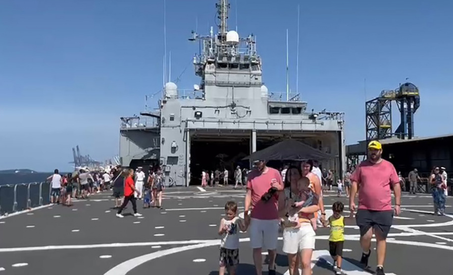 Mais de 3,5 mil pessoas visitam embarcações da Marinha no Porto de Paranaguá