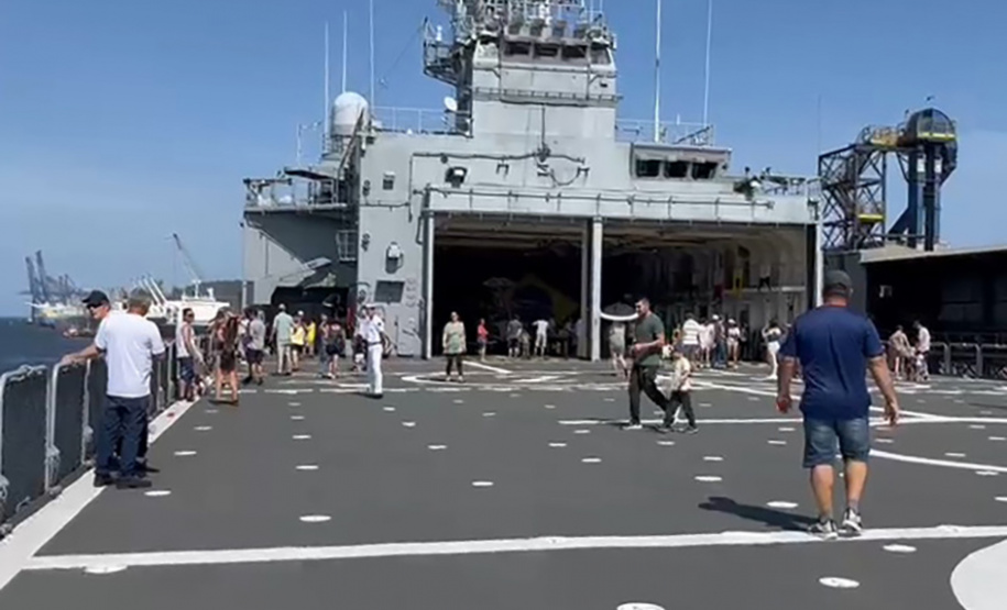 Mais de 3,5 mil pessoas visitam embarcações da Marinha no Porto de Paranaguá