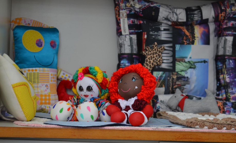 Pessoas privadas de liberdade fabricam brinquedos doados durante o Verão Maior Paraná