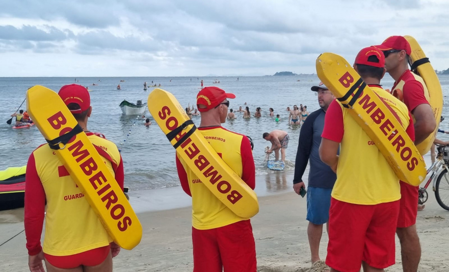 Bombeiros realizam 66,7 mil ações preventivas junto aos veranista