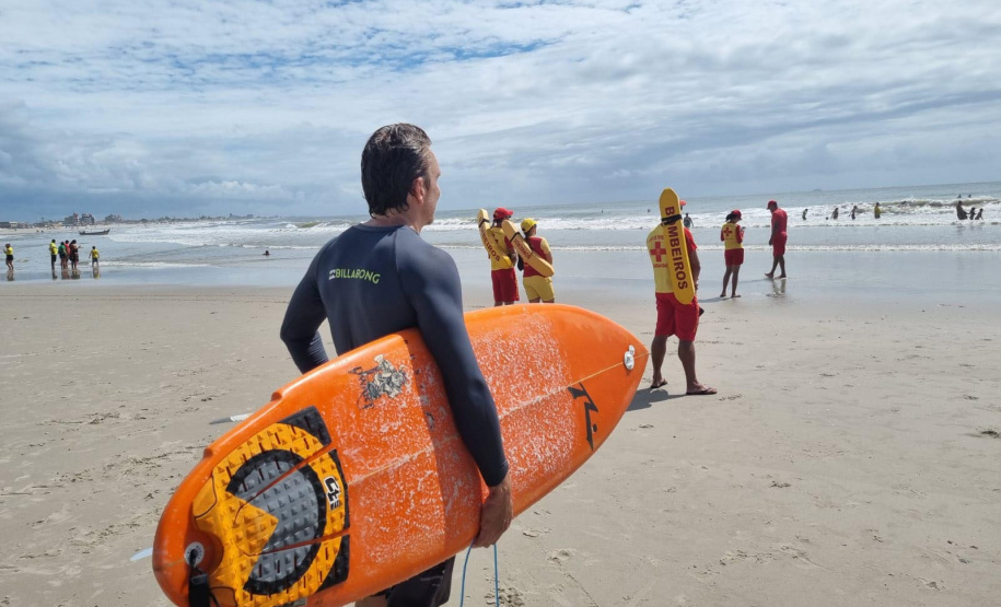 Corpo de Bombeiros inicia o curso Surf-Salva durante o Verão Maior Paraná
