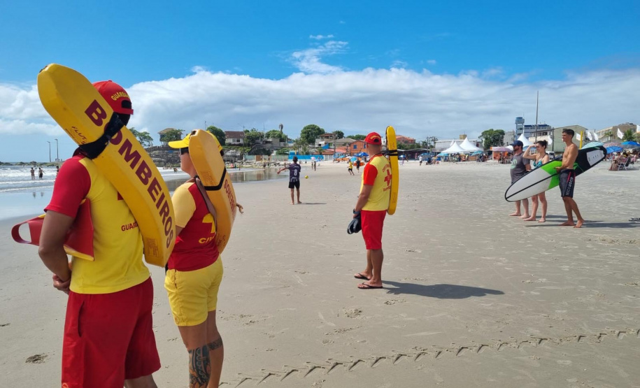 Corpo de Bombeiros inicia o curso Surf-Salva durante o Verão Maior Paraná