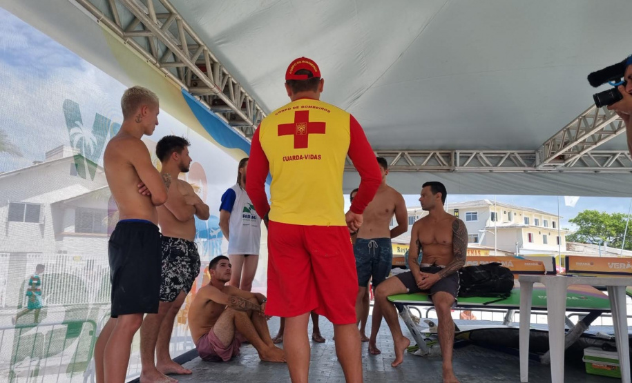 Corpo de Bombeiros inicia o curso Surf-Salva durante o Verão Maior Paraná