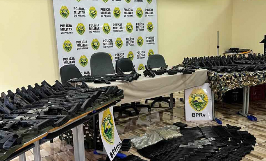 Polícia Militar apreende dois caminhões com 160 armas em Iporã e Perobal