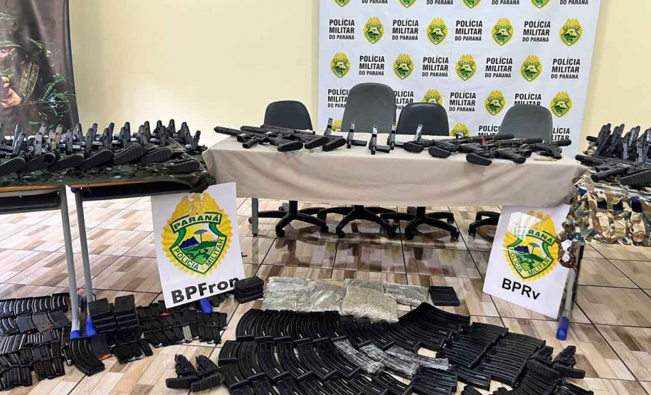 Polícia Militar apreende dois caminhões com 160 armas em Iporã e Perobal
