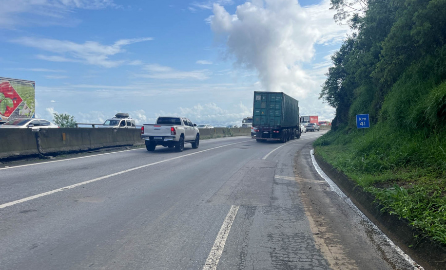 DER-PR retira guindaste da BR-277 para melhorar tráfego neste final de semana