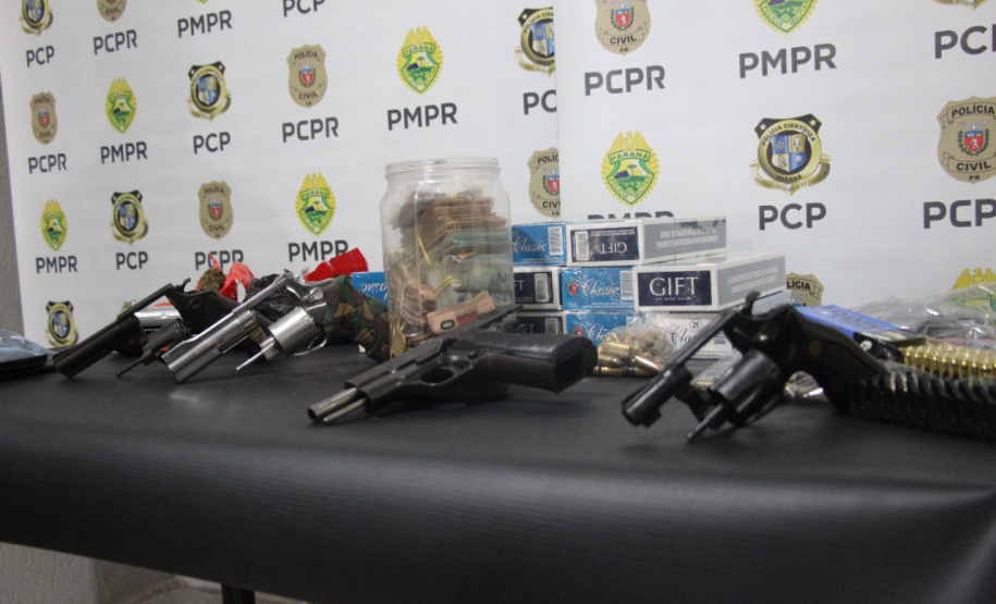 Forças de segurança prendem 14 pessoas em operação contra o tráfico em Pontal do Paraná -