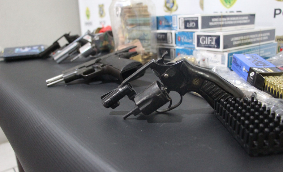 Forças de segurança prendem 14 pessoas em operação contra o tráfico em Pontal do Paraná -